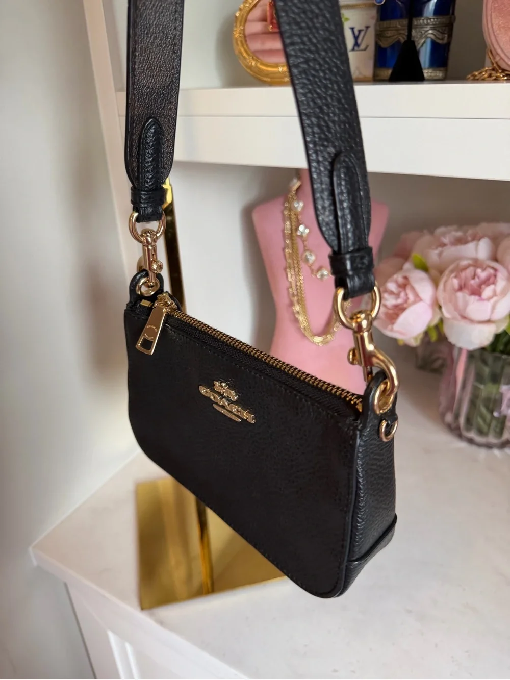 Coach gorgeous Black Pebbled Leather Mini Crossbody with Gold Hardware EUC